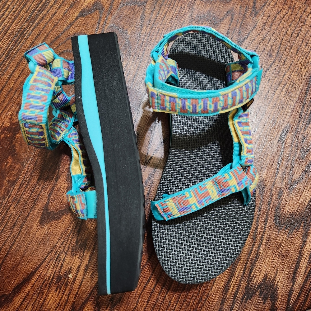 TEVA Flatform Sandal